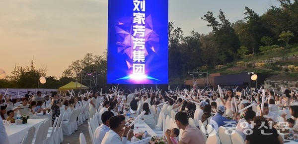 광명동굴이 한국관광공사에서 주관하는 ‘2019 코리아 유니크 베뉴’ 30선에 선정됐다. 5월24일 중국 인센티브 단체관광객 방문 모습 (사진=광명시 제공)