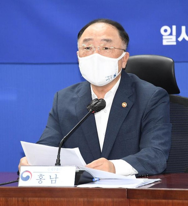 홍남기 부총리 겸 기획재정부 장관은 “내년 예산안은 경제 회복에 대한 정부의 강한 의지를 담아 감내 가능한 범위 내에서 최대한 확장적 기조로 편성했다”고 말했다.(사진=기재부)