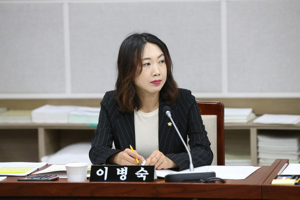 수원시의회 이병숙 의원이 대표 발의한 ‘수원시 체육인 인권 보호 및 증진 조례안’이 16일 문화체육교육위원회서 심사를 앞두고 있다. (사진제공=수원시의회)