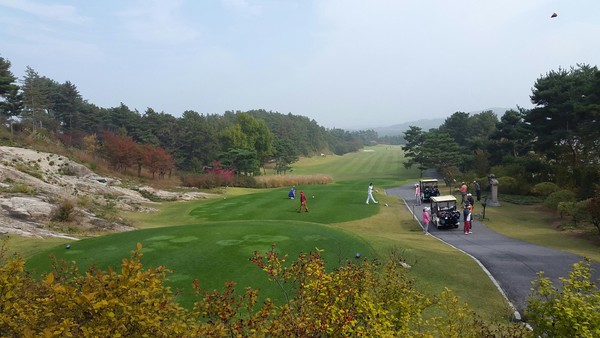 포천지역 골프장들이 구리-포천 고속도로 개통 등으로 고객들이 증가하자, 그린피 할인행사에 들어갔다. 사진은 경기도의 한 골프장 모습. (사진=중앙신문DB)