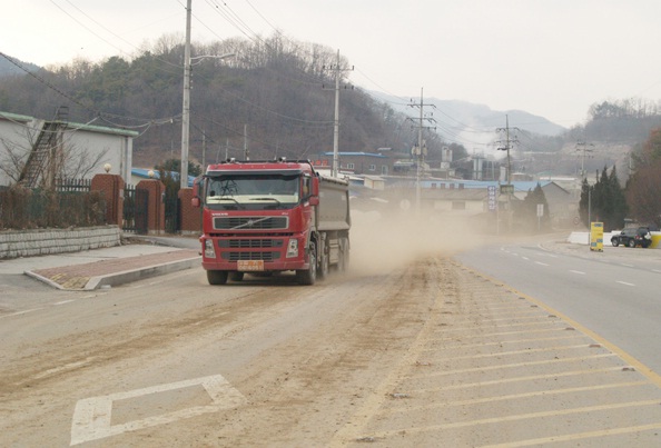 파주시는 추석을 앞두고 시민들이 쾌적하고, 안전한 환경에서 명절을 보낼 수 있도록 대형공사장을 대상으로 비산먼지 등의 집중 단속에 나섰다. (사진=중앙신문DB)