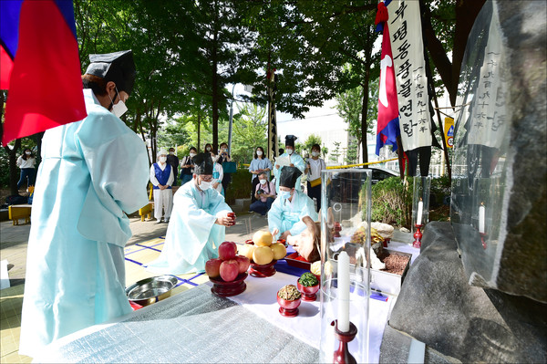 지난 15일 부평구가  삼산동 도드리공원에서 제24회 비대면 부평풍물대축제의 성공 개최를 기원하는 ‘부평풍물고유제’를 봉행했다. (사진제공=부평구청)