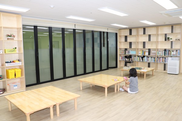 오산시는 초등학교 정규교육 이외의 시간에 돌봄을 제공하는 함께자람센터 6·7호점을 신규 개소하고 이용 아동을 모집한다. 사진은 함께자람센터 내부모습. (사진제공=오산시청)