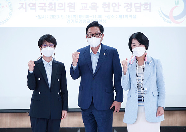 전윤경 양평교육장과 이명신 여주교육장은 지난 15일 김선교 국회의원과 양평·여주지역 교육 주요 현안에 대한 정담회를 가졌다. (사진제공=양평교육지원청)