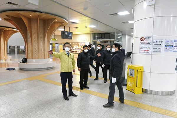 김포골드라인 역사 방역. (사진제공=김포시청)