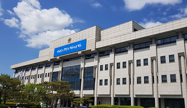 경기도의회는 오는 11월 6일부터 19일까지 실시하는 행정사무감사의 내실을 기하고 도민참여와 소통을 위해 16일부터 10월 30일까지 도민제보 창구를 운영한다. 사진은 경기도의회 전경. (사진=중앙신문DB)