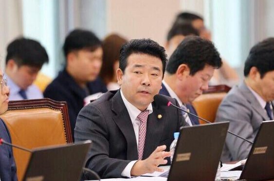 대한체육회 산하 회원 종목단체 징계건수가 시도체육회에 비해 무려 8배나 높아 보다 강한 처벌과 체계적인 관리가 시급한 것으로 조사됐다. 사진은 박정 의원. (사진=중앙신문DB)