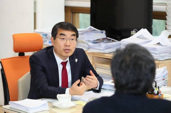 전국에서 각종 집회를 열겠다고 신고해 놓고 이행치 않은 사례가 95%나 돼 결국 경찰력 낭비와 타인의 집회자유 방해로 이어져 이를 차단키 위한 근절방안이 시급한 것으로 나타났다. (사진=중앙신문DB)