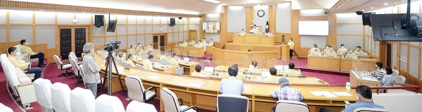 파주시의회 조인연 부의장을 비롯한 소속의원 5명은 법원읍 소재 한 골프장에서 캐디로 근무하다 직장 내 괴롭힘을 이기지 못해 목숨을 끊은 사건과 관련, 진실규명과 함께 재발방지대책을 촉구했다. 파주시의회 본회의장 전경. (사진=중앙신문DB)