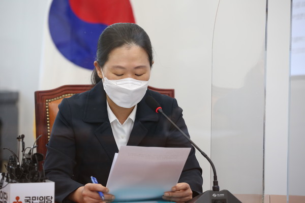 권은희 국민의당 원내대표가 6일 국회에서 열린 '국민의당 공유정당 플랫폼 및 국정감사 37대 정책과제 발표' 기자회견에서 발언하고 있다. (사진=나문성 기자)