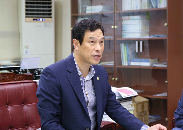 하남시의회 강성삼 부의장은 지난 5일 시의회 세미나실에서 열린 하남교산3기 신도시 개발제한구역(GB)내 이축 관련 간담회에 참석했다. (사진제공=하남시의회)