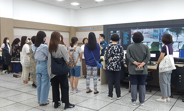 오산시는 여성친화도시 조성을 위해 제도적 기반 마련·민관 거버넌스 구축에 노력하고 있다. 사진은 오산시 스마트시티 통합운영센터에서 열린 시민참여단 역량 강화 교육. (사진제공=오산시청)