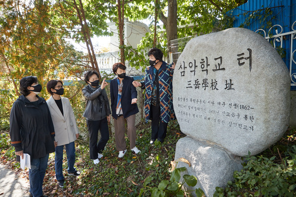 용인시의회 연구단체인 용인독립운동탐험대2 현장답사(삼악학교 터 표지석) (1)