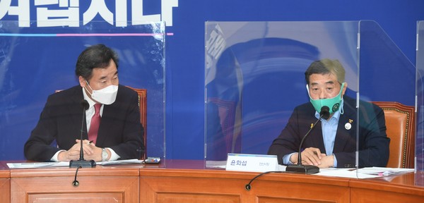 12일 윤화섭 시장은  국회 더불어민주당 대표실에서 열린 ‘성폭력 사건 가해자 석방 관련 피해예방 대책 간담회’에서오는 12월 출소 예정인 조두순의 재범을 막기 위한 현실적인 대책을 마련해줄 것을 건의했다. (사진제공=안산시청)