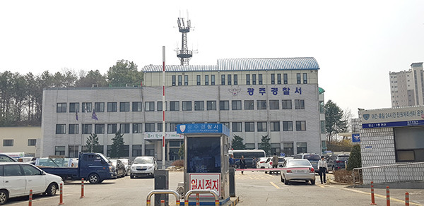 광주의 한 아파트에서 부부싸움 뒤 아내를 흉기로 찌른 남편이 자해해 숨지는 사건이 발생했다. 사진은 광주경찰서 전경. (사진=중앙신문DB)