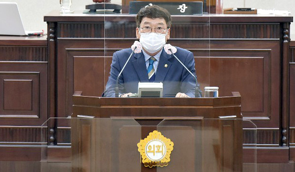 부평구의회 오흥수 의원이 240회 임시회 제2차 본회의 의정자유발언을 통해 부평 열우물 지역에 노인요양시설이 들어서는 것을 제한하는 조치가 필요하다고 밝혔다. (사진제공=부평구의회)