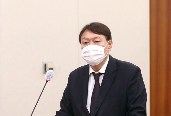 윤석열 검찰총장이 22일 오전 서울 여의도 국회 법제사법위원회에서 열린 대검찰청 국정감사에서 업무보고를 하고 있다. (사진=국회사무처 제공)
