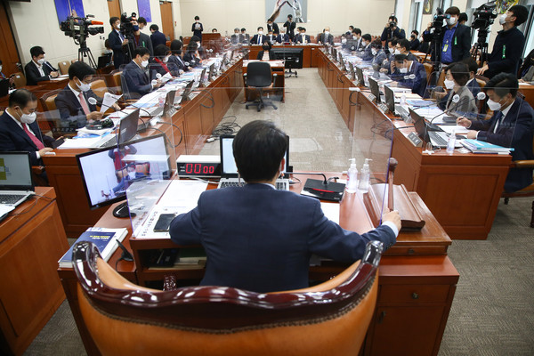 22일 국회에서 과학기술정보방송통신위원회 종합국정감사가 진행되고 있다. (사진공동취재단)