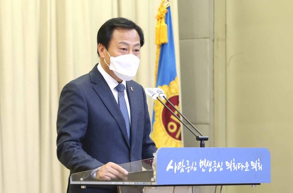 장현국 의장이 지난 6일 의회사무처 1층 대회의실에서 열린 ‘11월 월례조회’에서 건전한 비판과 견제를 중심으로 한 ‘행정사무감사’가 진행돼야 한다고 강조했다. (사진제공=경기도의회)