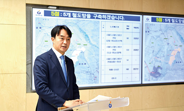 지난 2019년 11월 지하철 5철 계획에 대해 언론브리핑을 하고 있는 김상호 하남시장. (사진제공=하남시청)