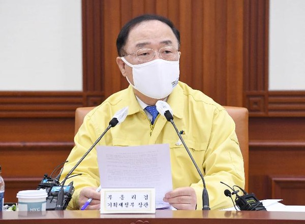 홍남기 부총리는 19일 정부 서울청사에서 열린 부동산시장 점검 관계장관회의에서 서민·중산층 주거안정 지원 방안을 발표했다.(사진=기재부)