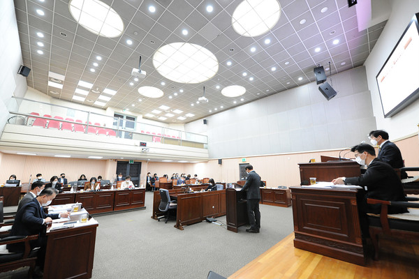 구리시의회는 지난 20일부터 12월 22일까지 33일간의 일정으로 ‘제301회 제2차 정례회’를 개회한다. (사진제공=구리시의회)