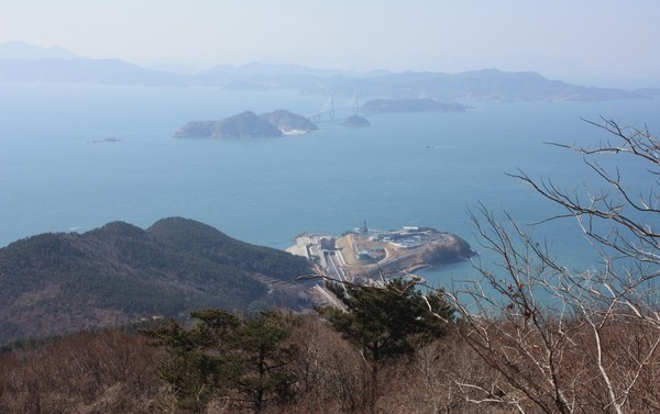 더불어민주당 부울경 출신 국회의원들은 26일 앞서 국민의힘이 먼저 발의한 것과 유사한 ‘가덕도 신공한 특별법’을 발의해 국회 의안과 제출했다. /부산 가덕도 전경. (사진=중앙신문DB)