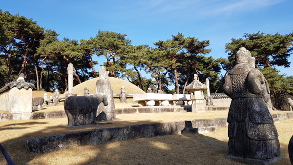 여주시가 세계문화유산으로 등재된 세종대왕 영릉과 효종대왕 녕릉의 역사적 가치를 보전하고 원활한 유적 관리를 돕기 위해 지목을 사적지로 변경했다. 사진은 27일 오후 효종대왕릉 전경. (사진=김광섭 기자)