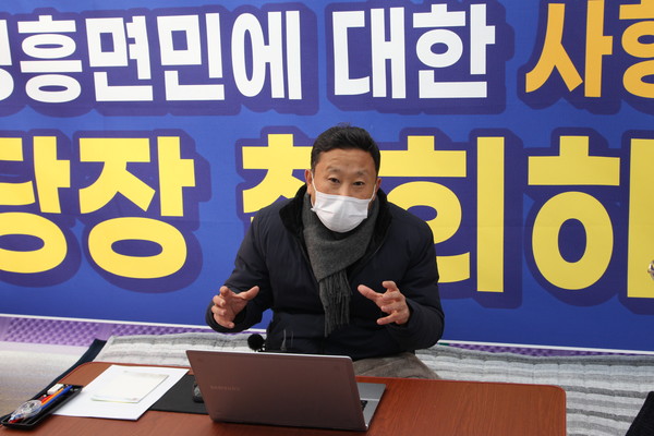 1일 오후 인천시 남동구 인천시청 앞에서 장정민 옹진군수가 옹진군 영흥도에 조성 예정인 '에코랜드' 지정 철회를 요구하며 단식농성에 들어갔다. (사진=옹진군청 제공)