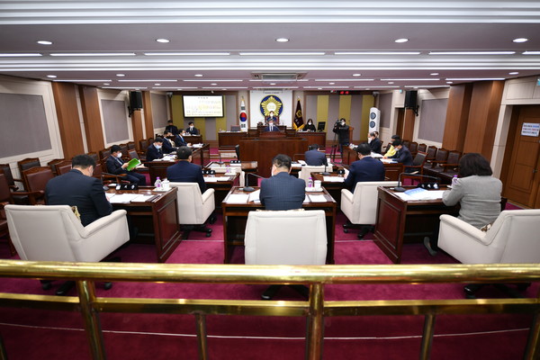 포천시의회는 15일 간의 일정으로 제154회 제2차 정례회를 개회한 가운데 집행부가 제출한 내년도 예산 8187억원 심의에 나섰다. (사진제공=포천시의회)