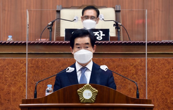 안병용 의정부시장은 지난 1일 의정부시의회 제302회 제2차 정례회에서 2021년도 예산안 제출과 관련한 시정연설을 진행했다. (사진제공=의정부시청)