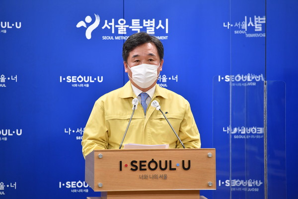 서정협 서울시장 권한대행이 4일 오후 시청 브리핑룸에서 코로나19 관련 온라인 긴급브리핑을 하고 있다. (사진=서울시 제공)