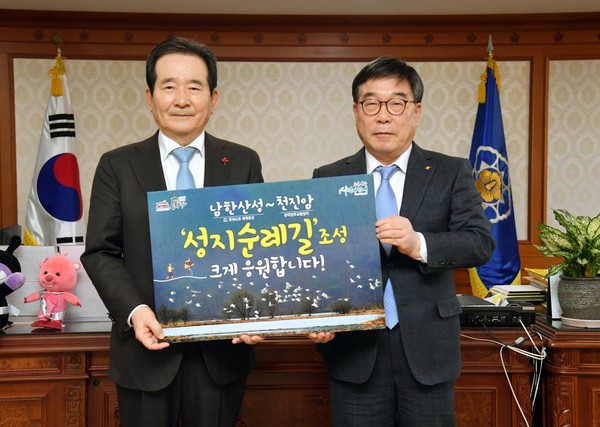 신동헌 광주시장은 지난 7일  정세균 국무총리 만나 수질보전 특대고시 폐지 건의 등 지역 현안 논의했다. (사진제공=광주시청)
