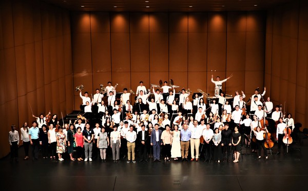 지난 2019년 8월 2일 이천아트홀 대공연장에서 열린 글로벌 청소년 음악회에서 이천시 청소년 및 이천시 자매 우호도시 및 유네스코 창의도시 5개국 6개 도시 청소년 및 관계자들이 공연을 펼치고 있다. (사진제공=이천시청)