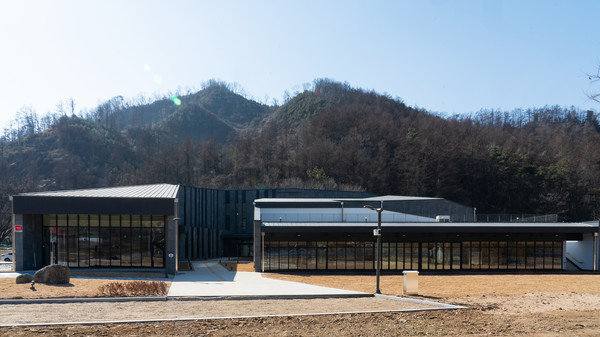 포천시 시립박물관인 ‘한탄강 세계지질공원센터’가 문화재청으로부터 국가 귀속 문화재 보관관리 위임기관으로 지정됐다. 사진은 한탄강 세계지질공원센터 전경. (사진제공=포천시청)