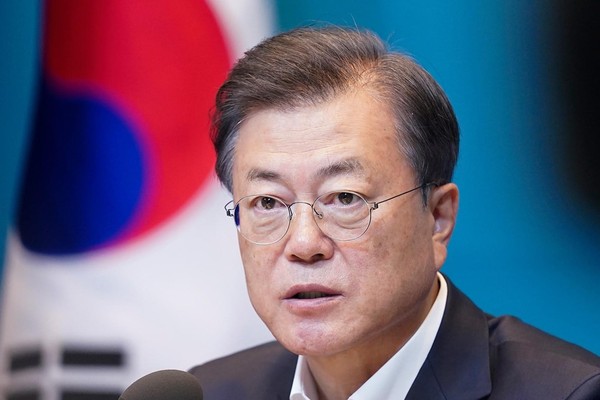 문재인 대통령은 29일 코로나19 확산에 따른 피해 지원과 관련해 "정부는 위기에 놓인 국민의 삶을 지키기 위해 9조3000억원 규모의 3차 재난지원금을 신속히 지원하기로 결정했다"고 밝혔다. (사진=청와대)