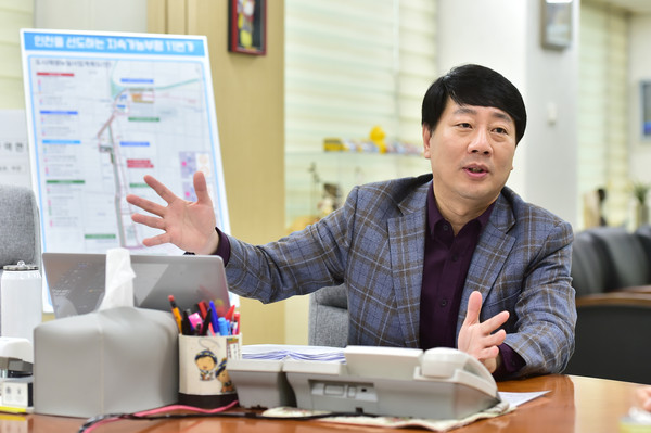 차준택 인천 부평구청장은 신년인터뷰를 통해 “2021년은 ‘안전’과 ‘경제’, 그리고 ‘도시 재창조’를 핵심 키워드로 삼아 구민을 위한 행정을 펼치겠다”고 전했다. (사진제공=부평구청)