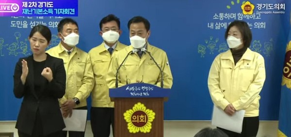 장현국 의장, 진용복·문경희 부의장, 박근철 더불어민주당 대표의원.