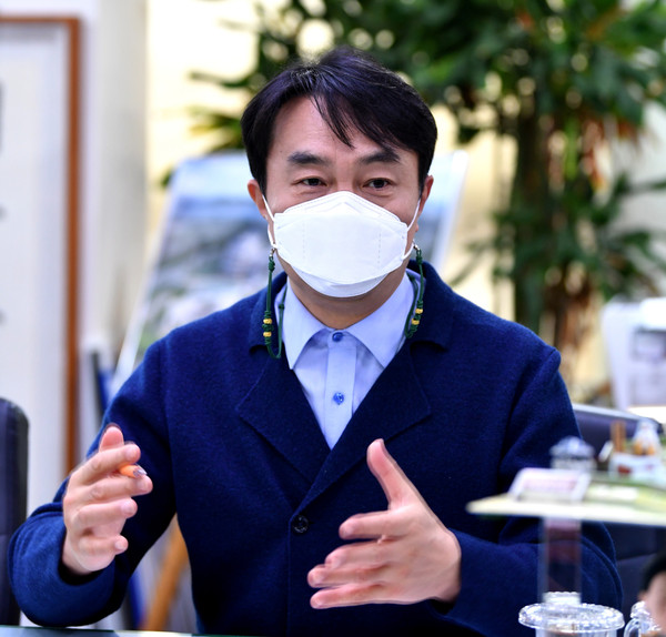 김상호 하남시장은 “올해는 반드시 신종 코로나바이러스 감염증을 극복하고 시민 모두가 일상을 회복할 수 있도록 최선을 다하겠다”며 신년 주요 시정목표에 대해 밝혔다. (사진제공=하남시청)