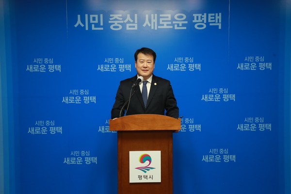 브레인시티 PFV 김수우 대표가 12일 언론브리핑을 통해 의료복합클러스터 사업자 공모계획을 발표했다. (사진제공=평택시청)