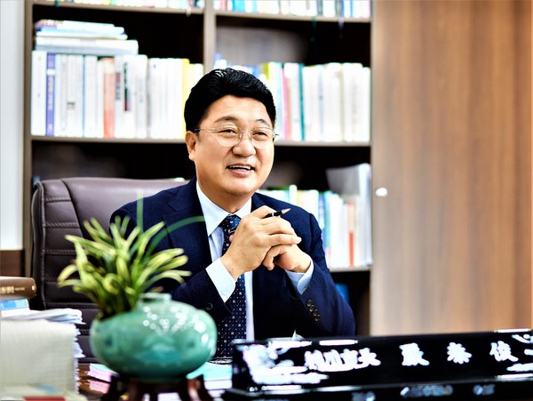 엄태준 이천시장은 ‘참여와 소통, 현장 중심의 행정으로 행복공동체를 만들겠다’며 시민소통과 시민참여를 새해 역점과제로 발표했다. (사진제공=이천시청)