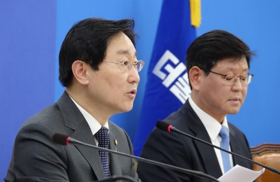 국민의힘은 폭행 논란에 휩싸인 박범계 법무부 장관 후보자와 이용구 법무부 차관을 겨냥, “국민 상식에 부합하는 인사냐”며 ”법치가 제대로 실현될 수 있을지 걱정"이라고 우려했다. 사진 왼쪽부터 박범계 법무부 장관 후보자, 이용구 법무부 차관.(사진=중앙신문DB)