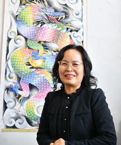 포천시 영중면 양문리 마을을 예술마을로 변모 시키고 있는 장수경 작가. (사진제공=포천시청)