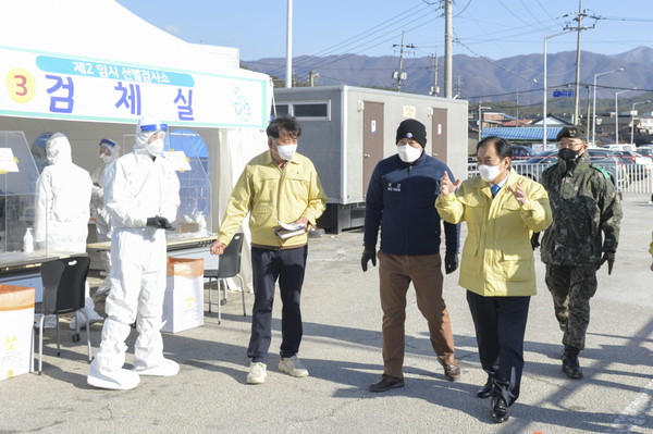 박윤국 포천시장은 19일, 대시민 영상 브리핑을 통해 사회적 거리두기 조정에 따른 시 관내 공공시설 및 사업장 운영방침 발표에 나섰다. (사진제공=포천시청)