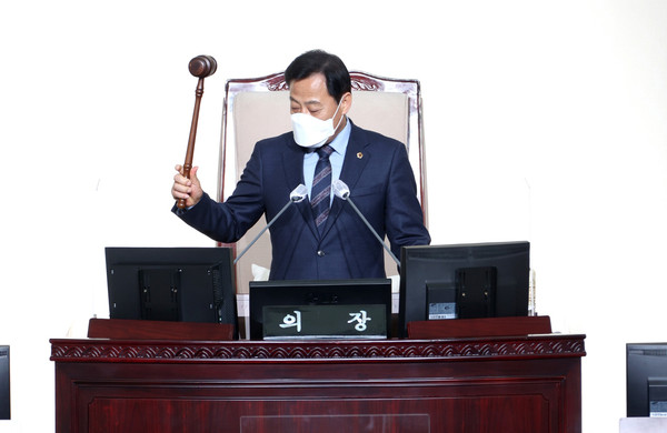 장현국 경기도의회 의장이 ‘제2차 경기도 재난기본소득’지급을 위한 본격적인 검토에 착수한다고 25일 밝혔다. (사진제공=경기도의회)