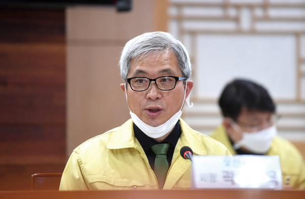 곽상욱 오산시장은 2021년도 주요 현안사항 보고를 받는 자리에서 예산의 신속집행을 통해 경제방역을 주문했다. (사진제공=오산시청)