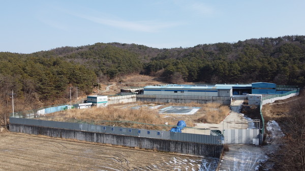 여주시가 강천SRF발전소 취소 관련 소송에서 최종 승소했다. 여주시는 강천SRF발전소를 추진 중이던 A업체가 여주시를 상대로 제기한 소송에서 대법원 재판부(특별 2부)는 여주시의 손을 들어줬다고 승소 소식을 밝혔다. 사진은 여주 강천면 SRF발전소 전경. (사진=김광섭 기자)