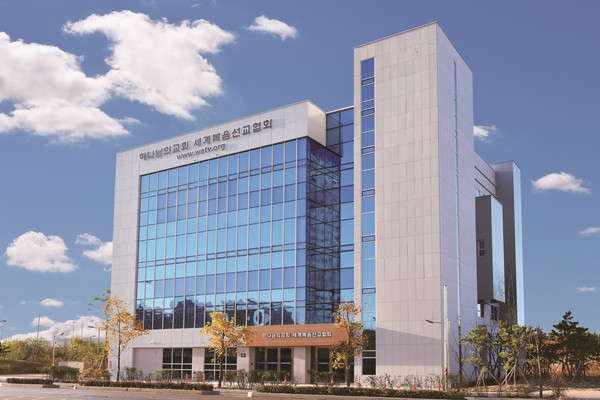 인천국제공항 부근 영종하늘도시에 위치한 인천영종도 하나님의 교회. 코로나19 종식 후 한국을 찾는 세계인에게 한국의 포근한 정을 느끼게 할 첫 관문이 될 전망이다. (사진제공=하나님의교회)