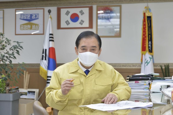 박윤국 포천시장은 10대 분야 201개 공약사항 중 평균 63%의 추진율을 보이고 있는 가운데 87개 사업을 완료하고 부진사업에 대해 해결방안을 모색하고 전략을 재정립할 계획이라고 밝혔다. (사진제공=포천시청)