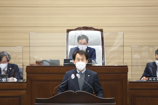 인천시 서구의회는 제242회 인천시 서구의회 임시회 제1차 본회의를 열고 심우창 의원이 발의한 ‘인천 검단 일부지역의 개발행위 허가 제한 반대 결의안’을 채택했다. (사진제공=인천 서구의회)